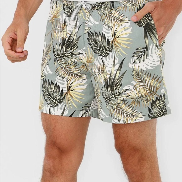 New Jack & Jones Men's Printed Short - Cotton (5.5”)  Tropical / Floral - Picture 4 of 4